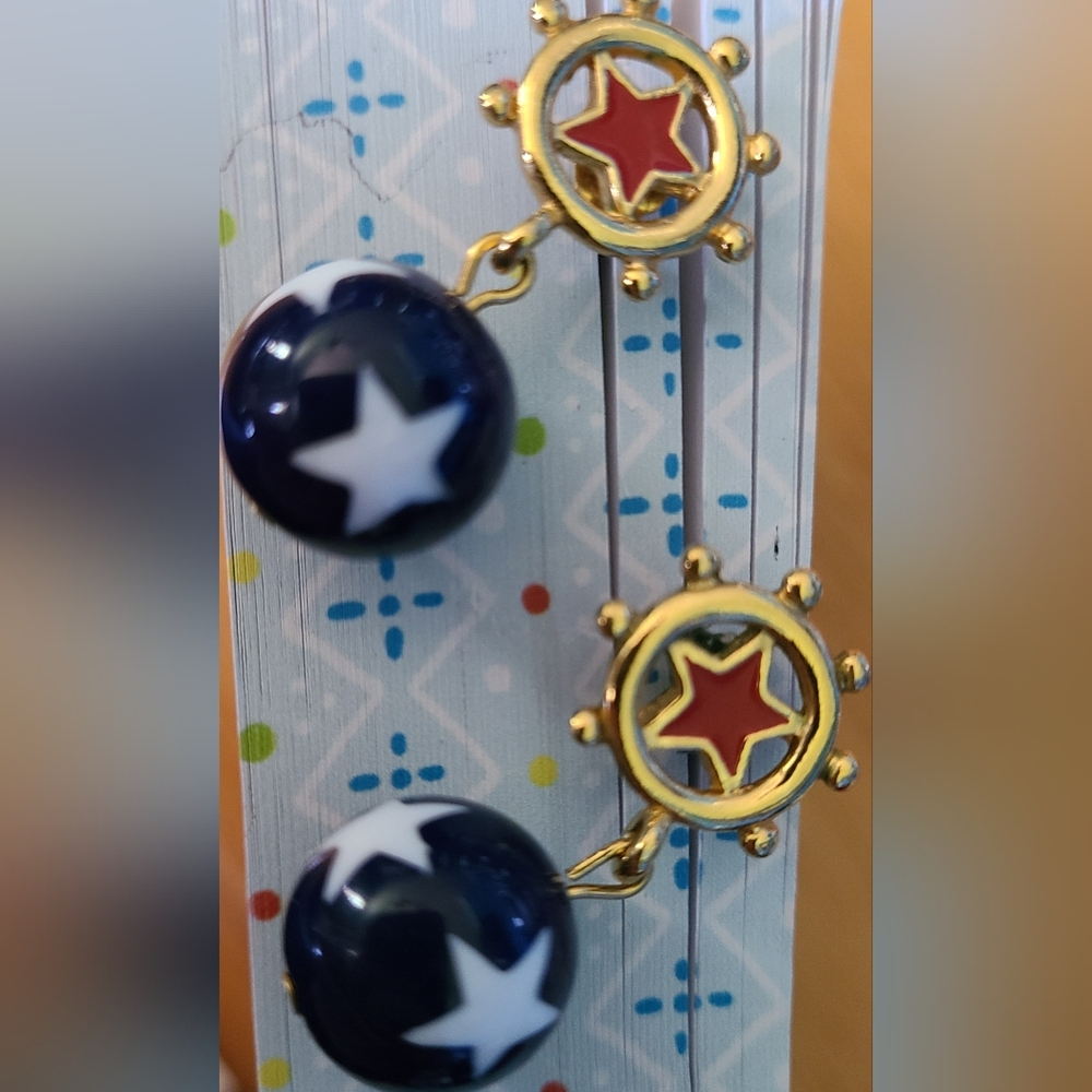 Vintage 1993 Avon Star Spangle Dangle Ball Pierced Earrings Patriotic Flag USA